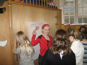 4.klasse på Randers Lille Skole tænker over hvilke barnestjerner de kender..